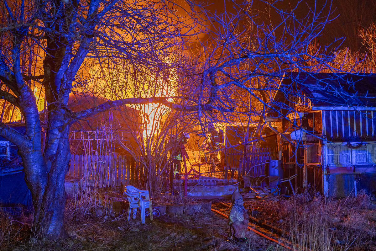 Gartenhaus im Vogtlandkreis in Flammen: Feuerwehr verhindert Schlimmeres