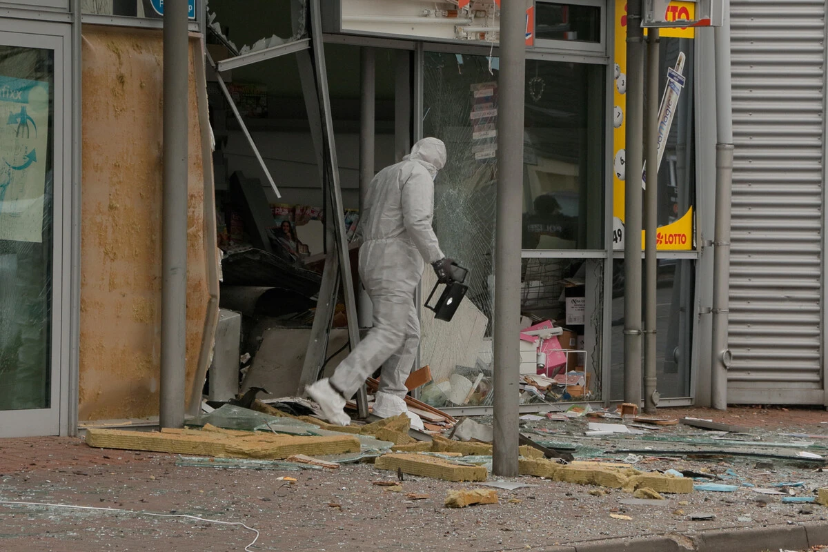 Explosion mitten in der Nacht: Wer hat etwas beobachtet?