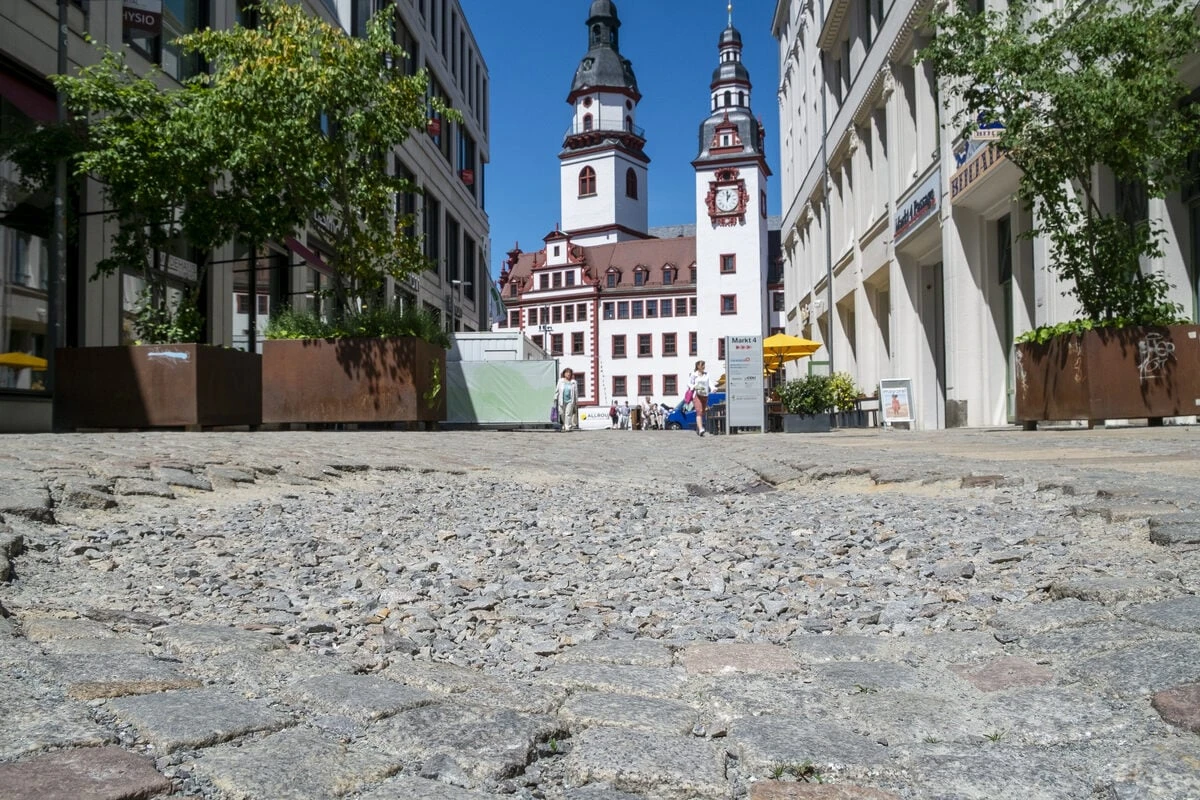 Achtung, Stolperfalle! Chemnitzer City-Loch wird endlich gepflastert