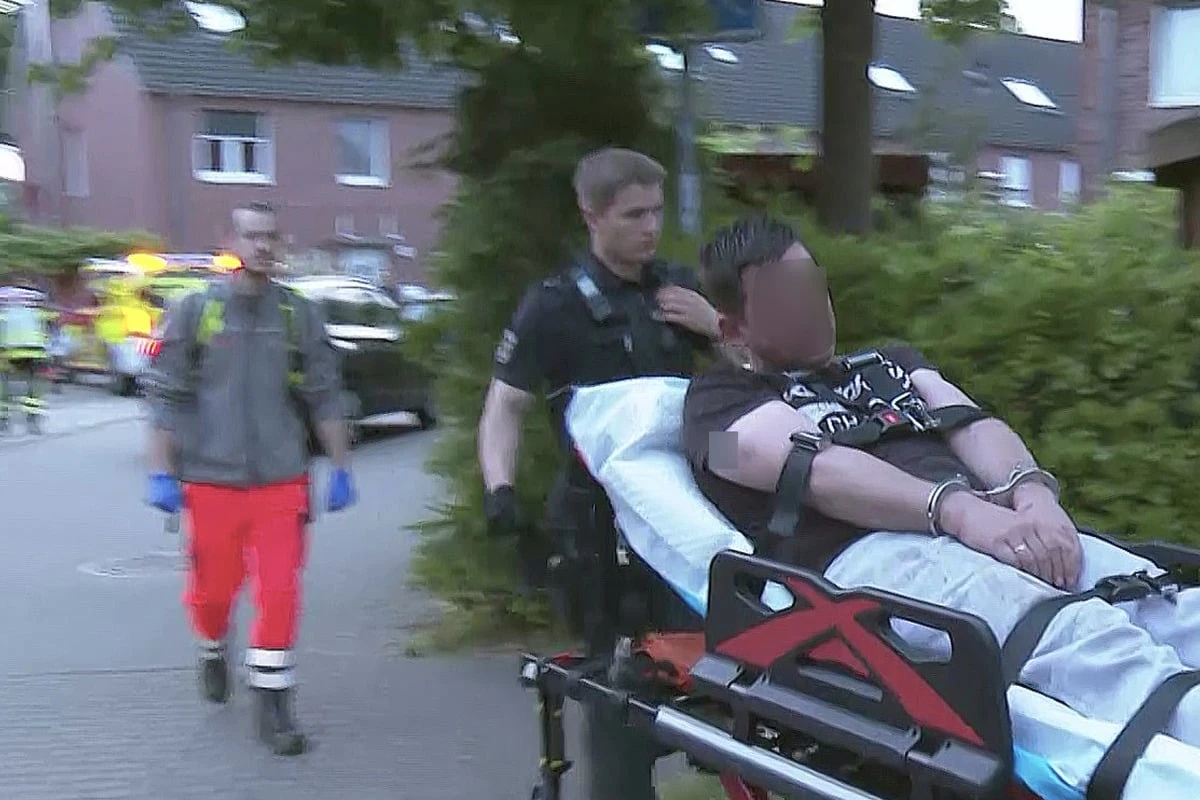 Macheten-Mann löst Großeinsatz aus: Polizei greift mit Reizgas und Schild ein