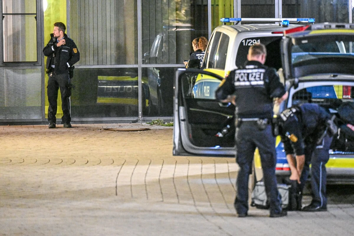 Messerangriff vor Krankenhaus: Mann verletzt Mitpatienten