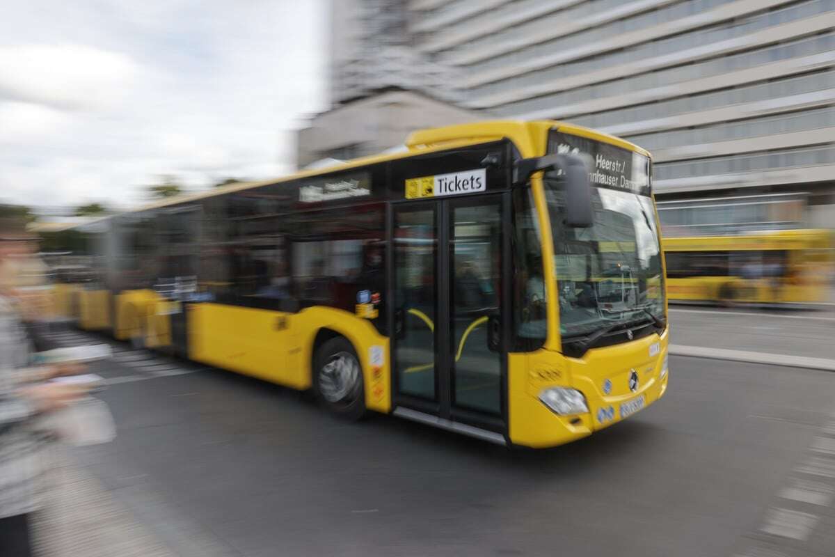 BVG-Busse während der Fahrt beschossen! Tatwaffe gibt Rätsel auf