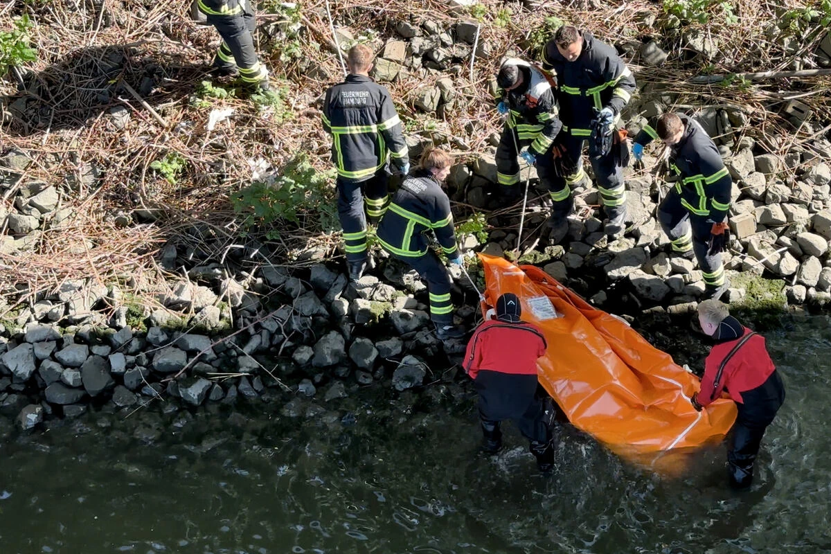 Leiche in Hamburger Kanal entdeckt: Kripo ermittelt