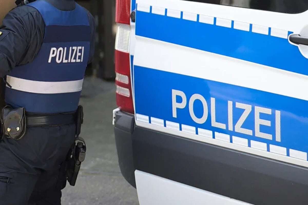 Mann bedroht Partnerin mit Messer und flutet Wohnung