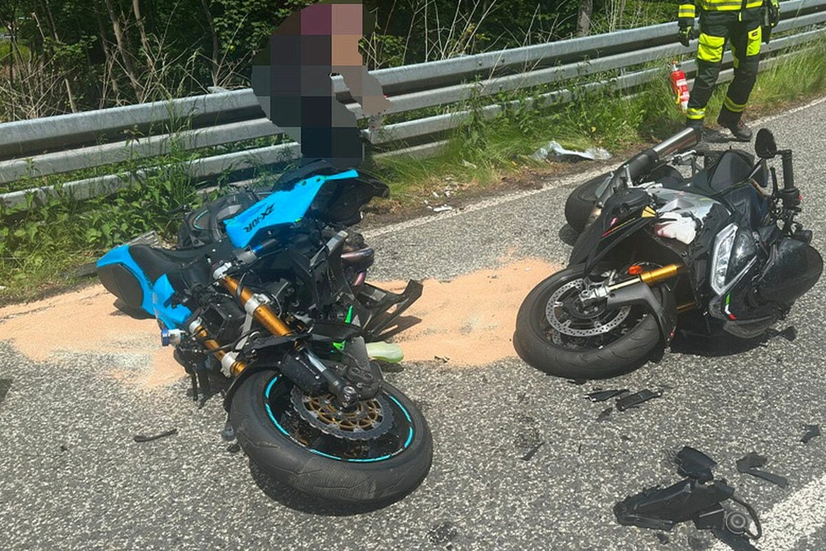 Zwei Biker schwer verletzt - Bundesstraße voll gesperrt