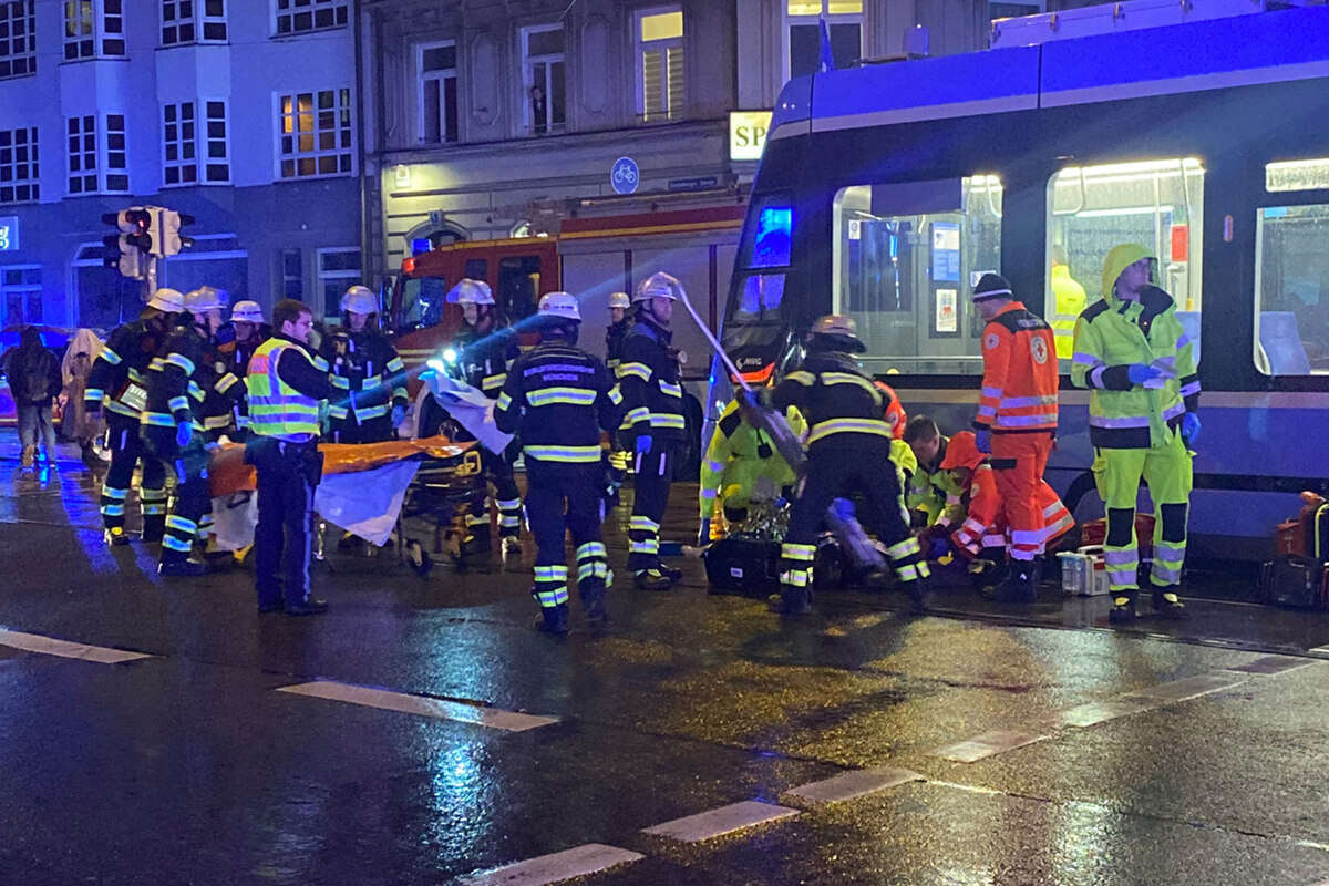 Schrecklicher Unfall in München: Tram erfasst Fußgänger bei Hackerbrücke!