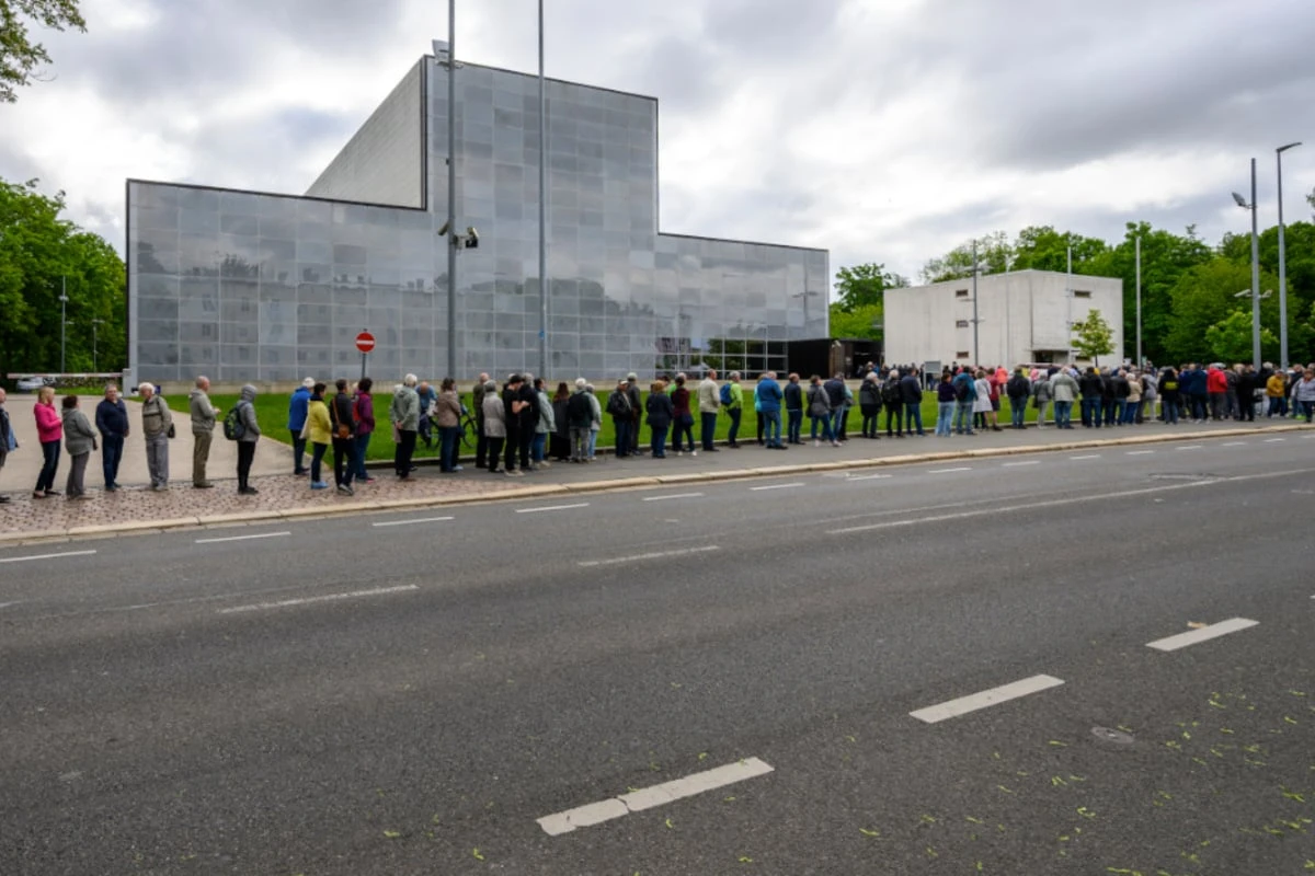 Mega-Schlange in Chemnitz: Was ist hier los?