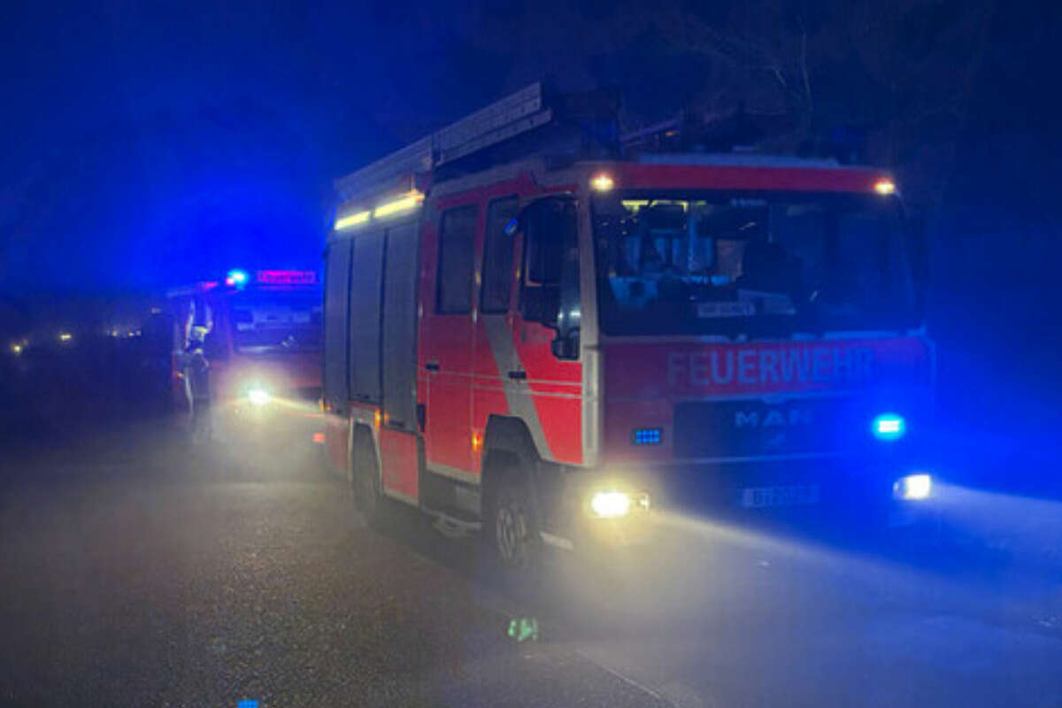 Kellerbrand in Hellersdorf löst besonderen Alarm bei Feuerwehr aus: Zwei Verletzte!