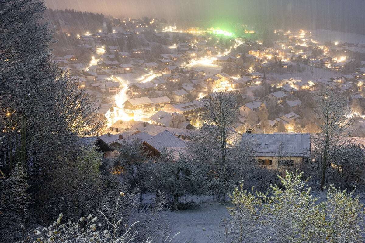 Wintereinbruch in Bayern: Südhälfte des Freistaats wird weiß – auch in der Nacht