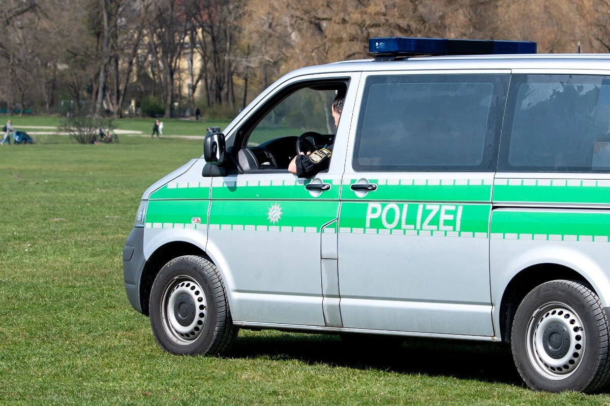 Nazi-Schmierereien im Englischen Garten: Polizei ermittelt und sucht Zeugen