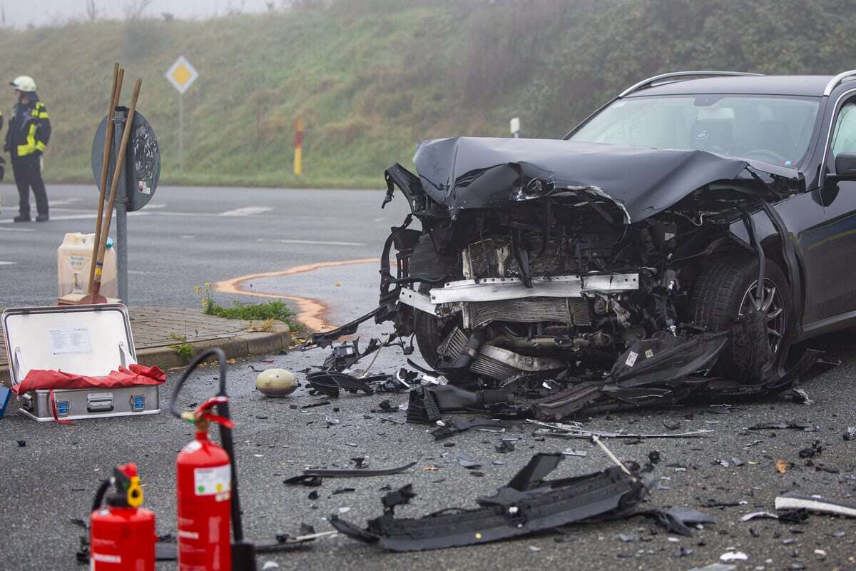 Fehlverhalten an der Ampel? Vier Verletzte nach Crash auf Bundesstraße in Südhessen