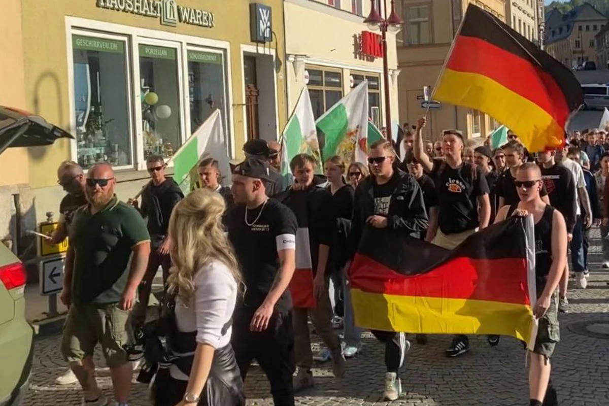 Nach Hetz-Anzeige in Amtsblatt: Neonazis ziehen durch Sebnitz
