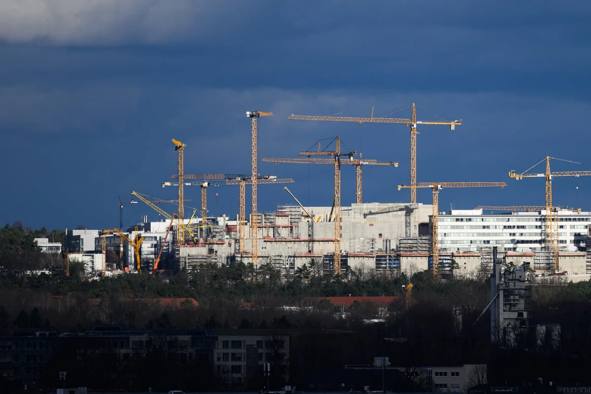 Unfall auf der Infineon-Baustelle: Elektro-Schaltschrank zertrümmert Arbeiter die Beine
