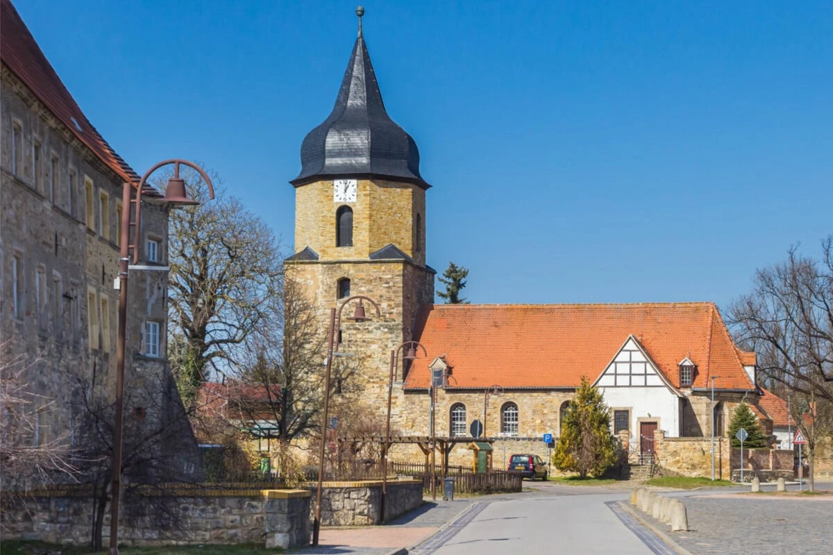 40 Zimmer und Ferienwohnungen gefällig? Hier könnt Ihr Schlossherr werden