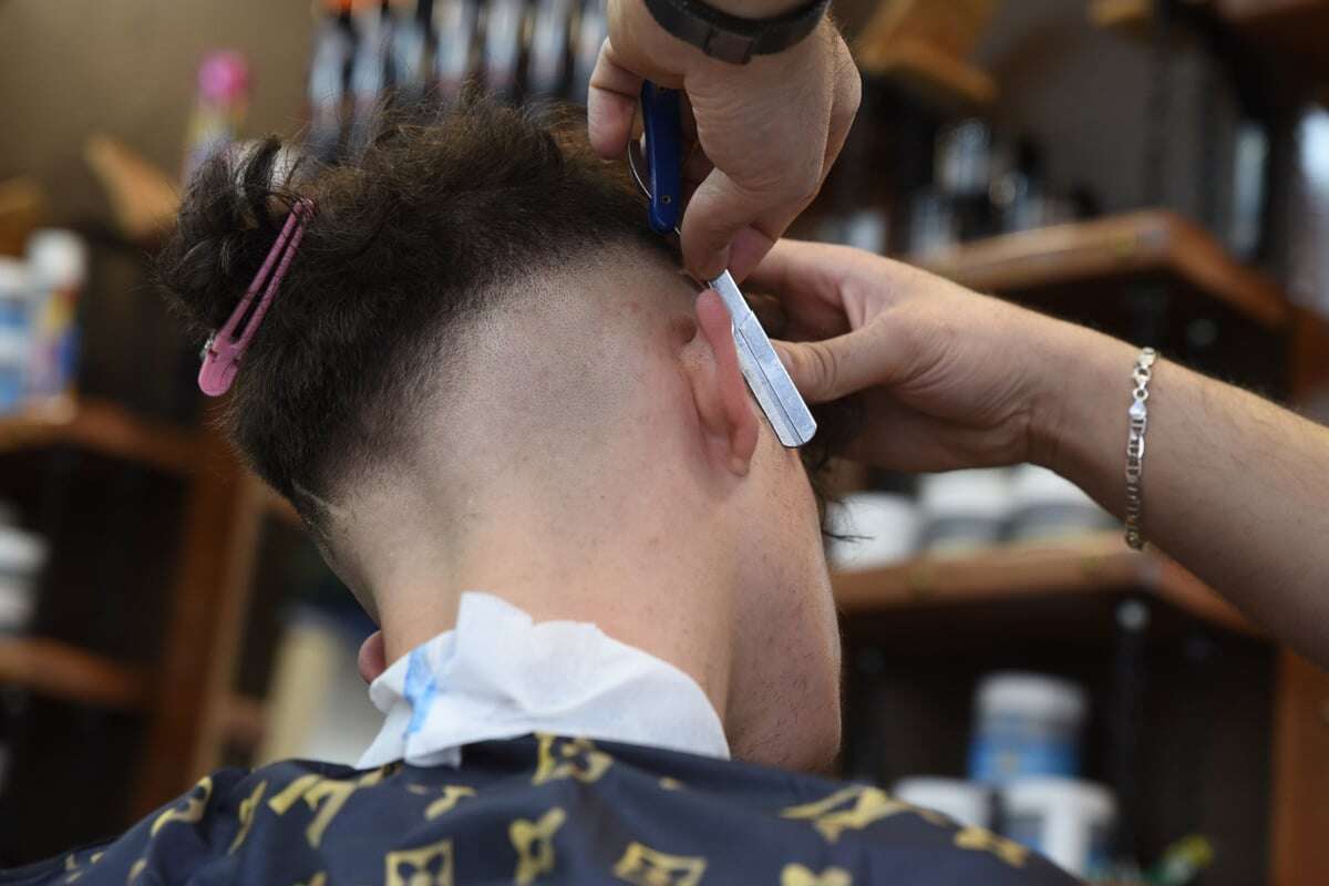 Illegale Haarschnitte? Kontrollen bei Barbershops in München