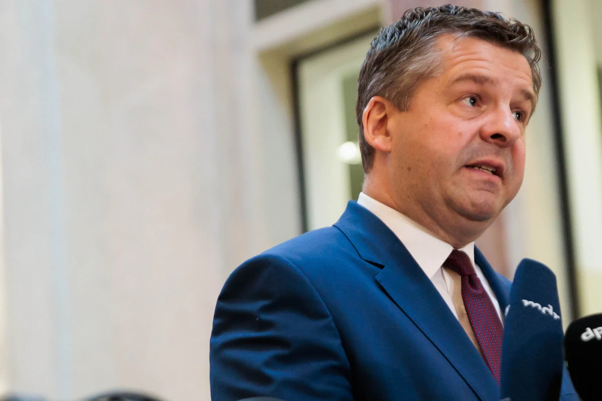 Ministerpräsident Schulze: Mehr Druck auf Leistungsbezieher