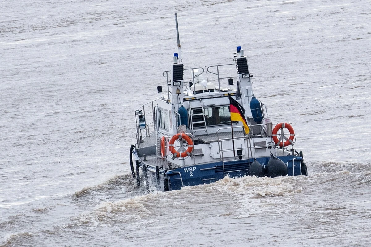 Frau gilt als vermisst: Kurze Zeit später wird eine Leiche aus der Elbe geborgen