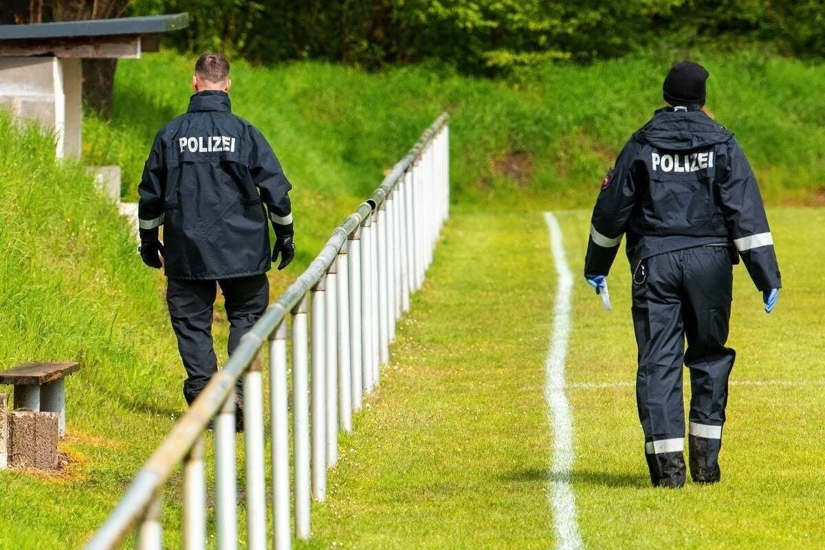 Gewaltexzess beim Amateurfußball führt zu Großeinsatz der Polizei