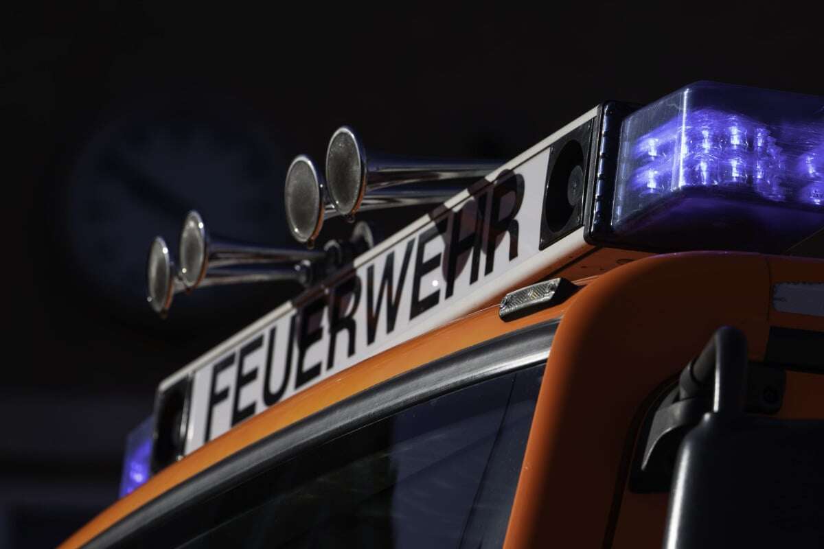 Suzuki nach Unfall ausgebrannt: Feuerwehr findet Leichnam im Inneren