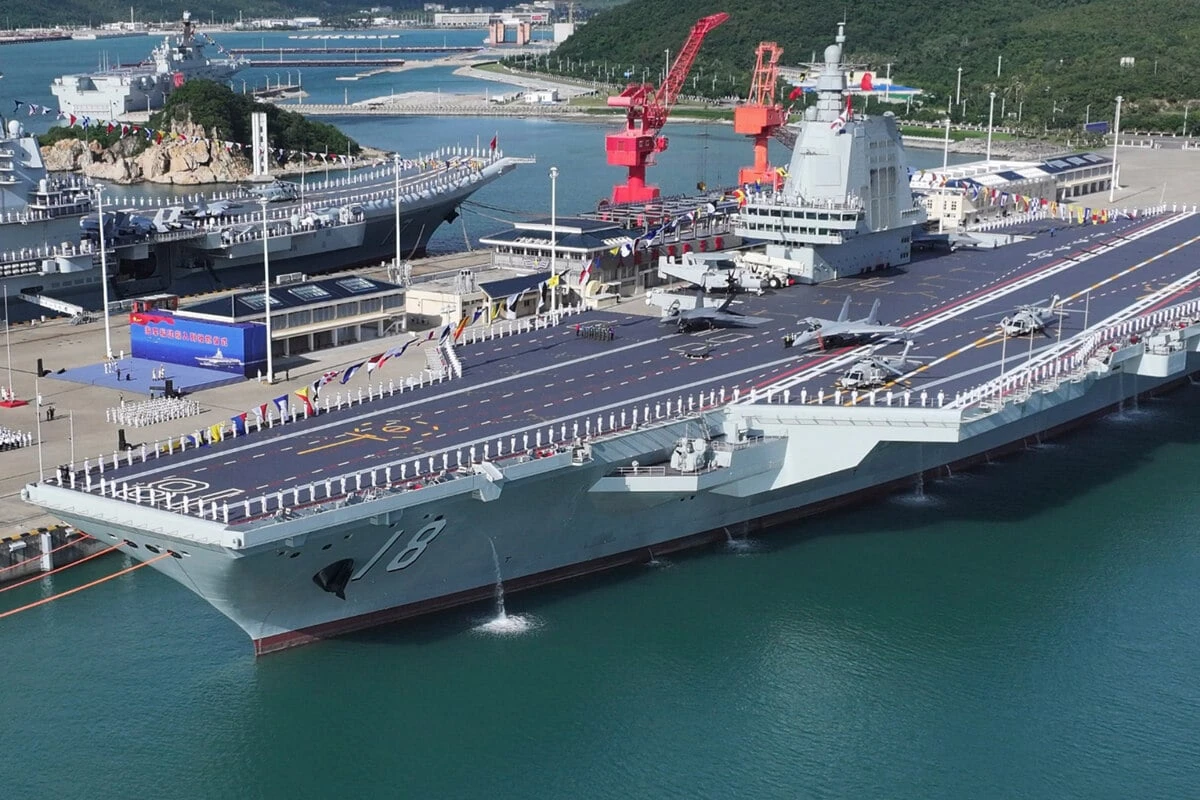 Wettrüsten zur See: China stellt neuen Flugzeugträger in Dienst