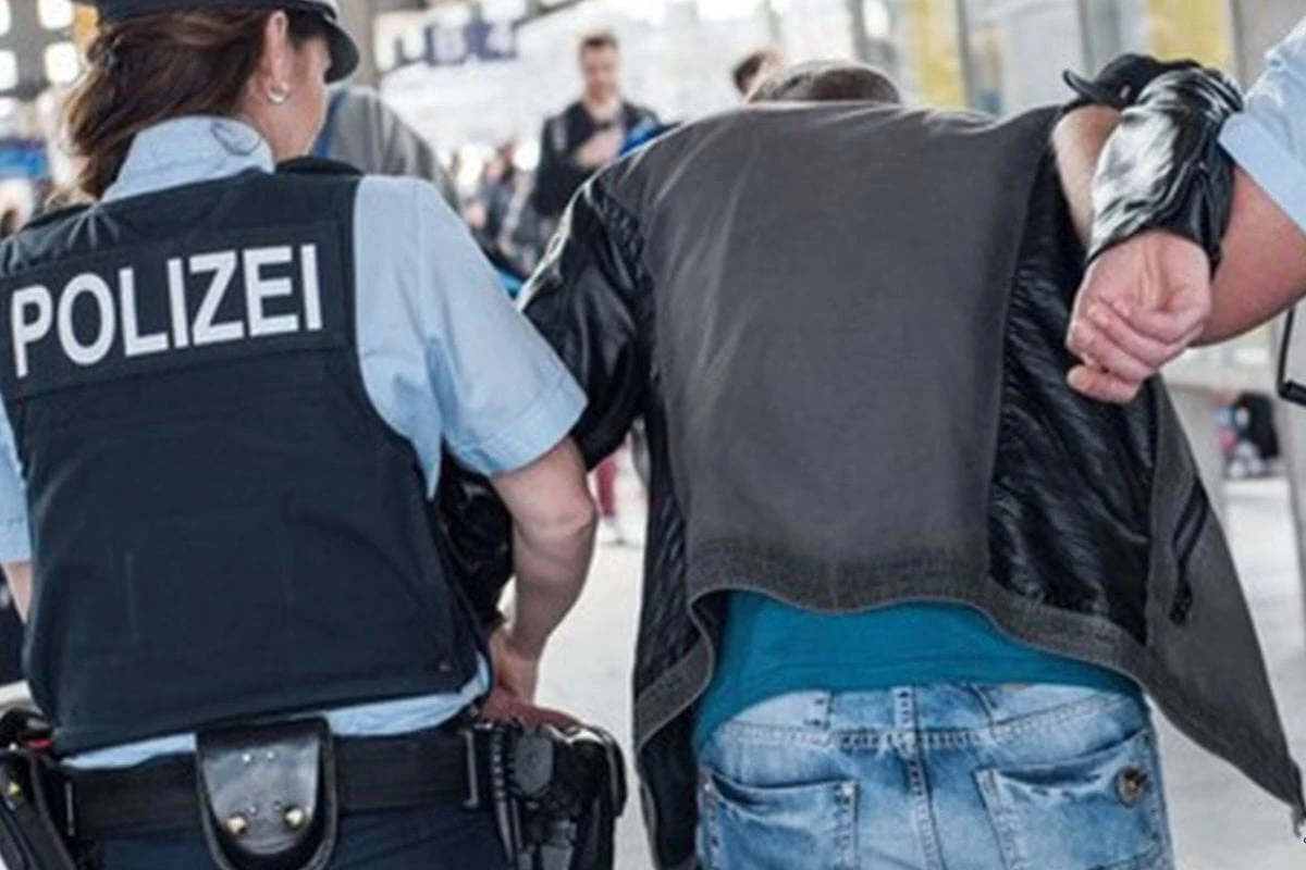 Schlagstock-Einsatz im Veggie-Shop: 20-Jähriger tickt in Ladengeschäft aus