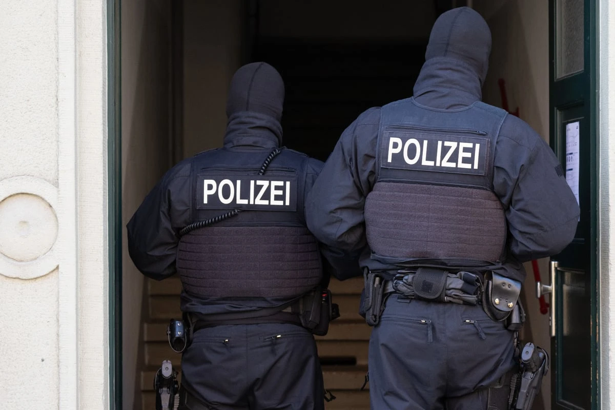 Anschläge auf politisch Andersdenkende geplant: Rechte Terrorzelle aufgehoben