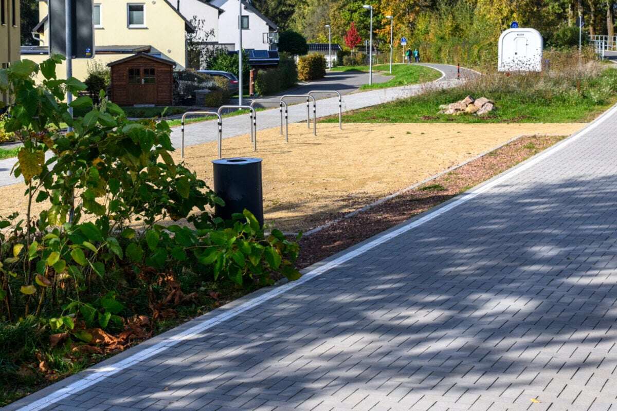 Rastplatz am Premium-Radweg in Chemnitz nach kurzer Zeit schon kaputt