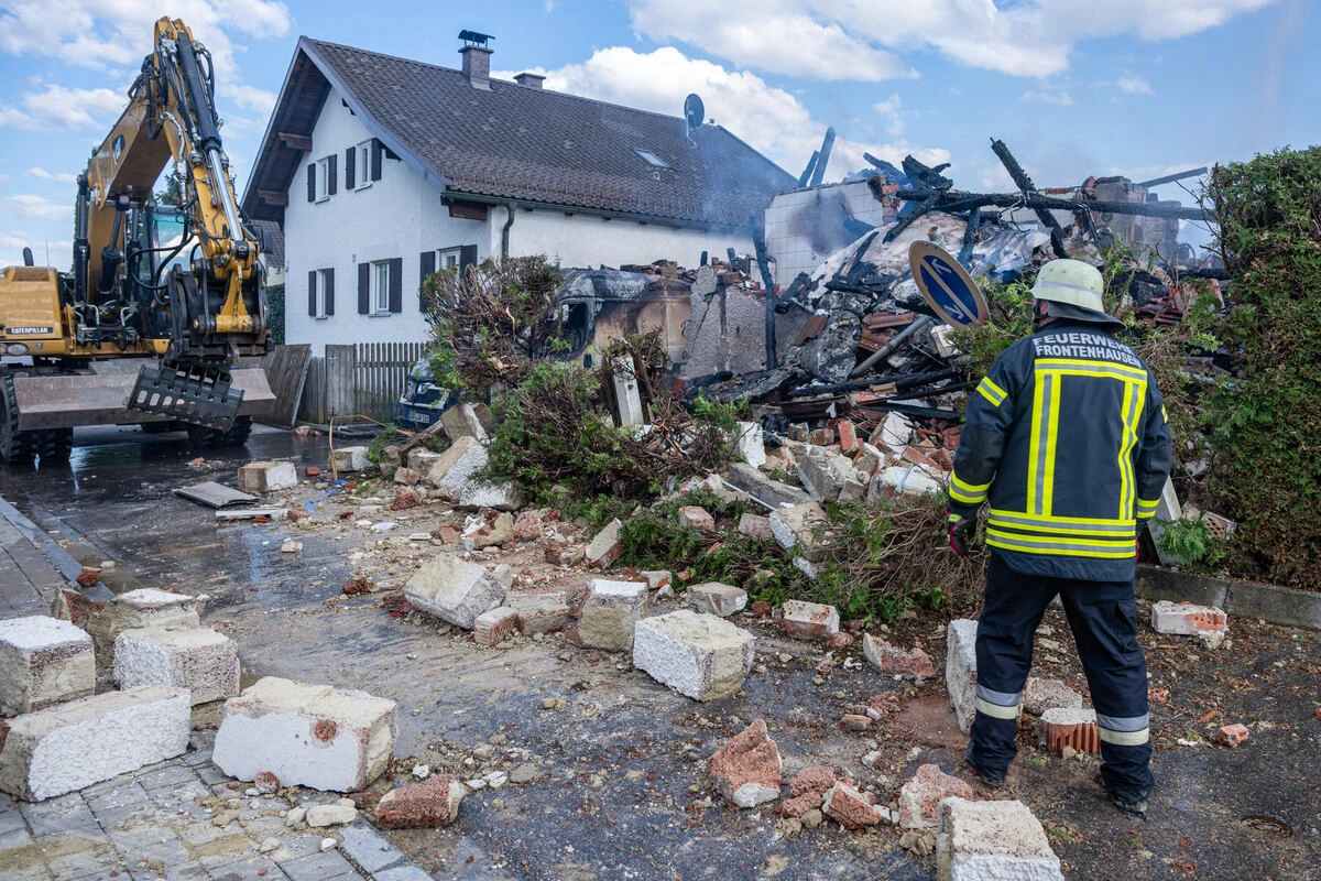 Haus explodiert, Leiche gefunden: Ermittler stehen vor Rätsel