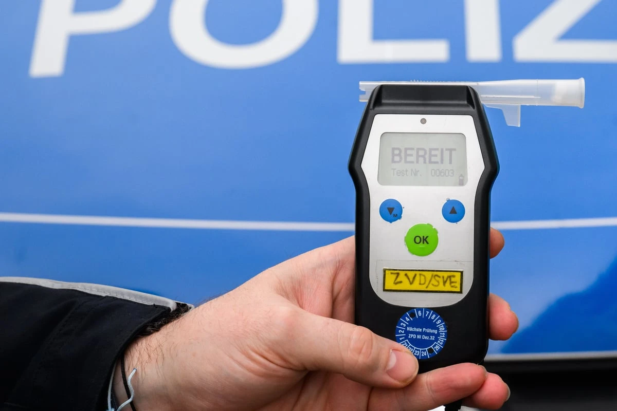 Mann weist unvorstellbaren Promillewert auf: Polizei prüft Messgerät