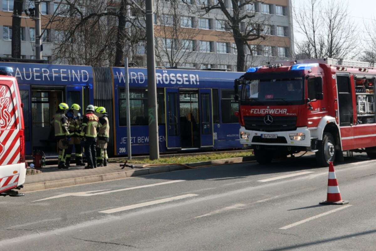 Brandanschlag in Straßenbahn: Frau mit Benzin übergossen