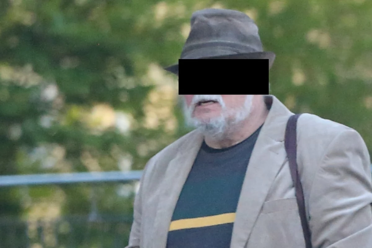 Standpauke im Gericht: Rentner prügelte mit Krückstock auf Mann ein