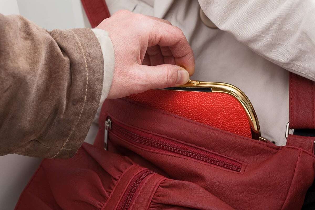 Achtung, Taschendiebe! Mehrere Geldbörsen in Aldi-Märkten geklaut