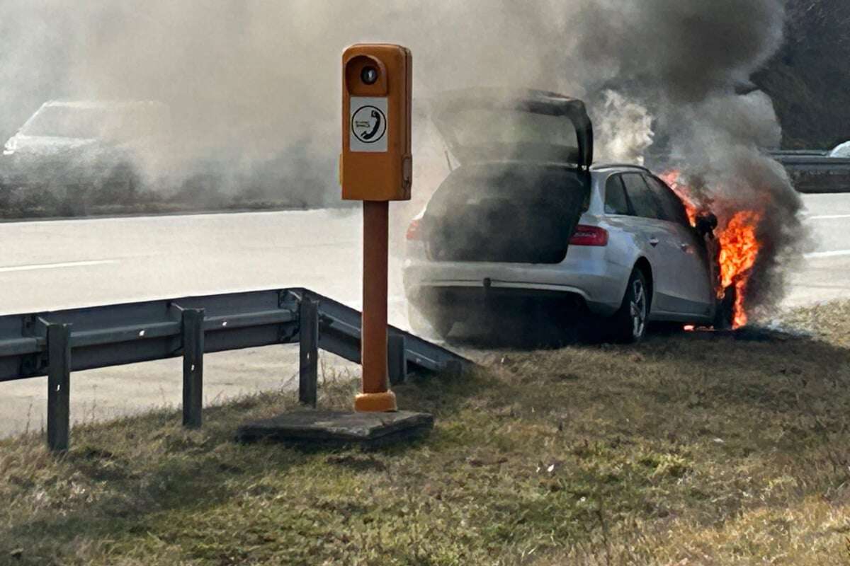 Vollsperrung auf A72: Auto in Flammen