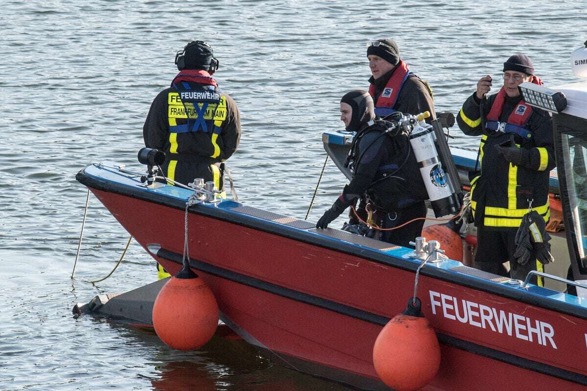 Auto im Rhein führt zu Wasserrettungs-Einsatz und gibt Rätsel auf