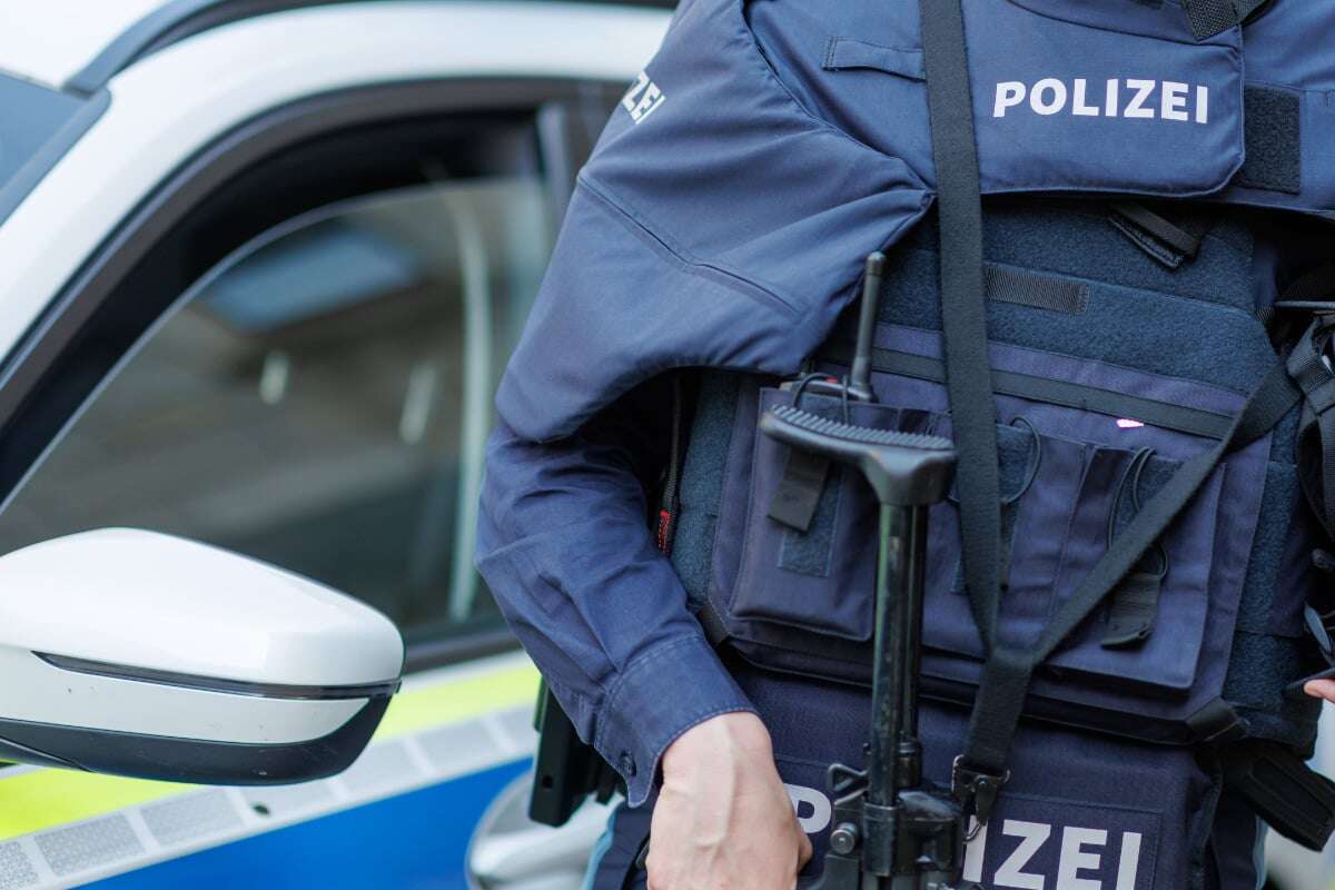 Großeinsatz, gesperrte Straßen: Frau soll Nachbarin mit Schusswaffe bedroht haben