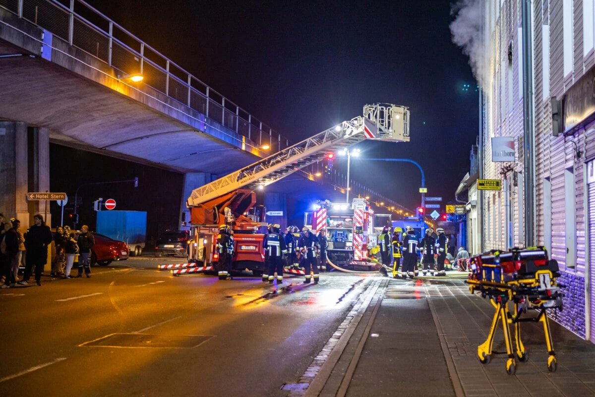 Feuer-Drama in Nürnberg: 13 Menschen verletzt, Mehrfamilienhaus unbewohnbar