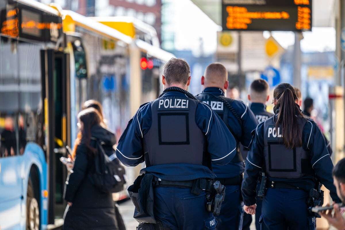 Chemnitz: Betrunkener Mann bedroht Passant mit Machete