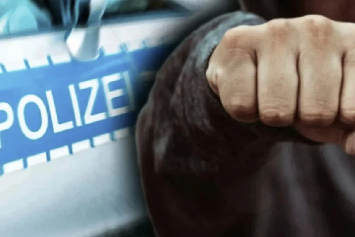 Streit an Kreuzung eskaliert: Radfahrer schlägt auf Autofahrer ein