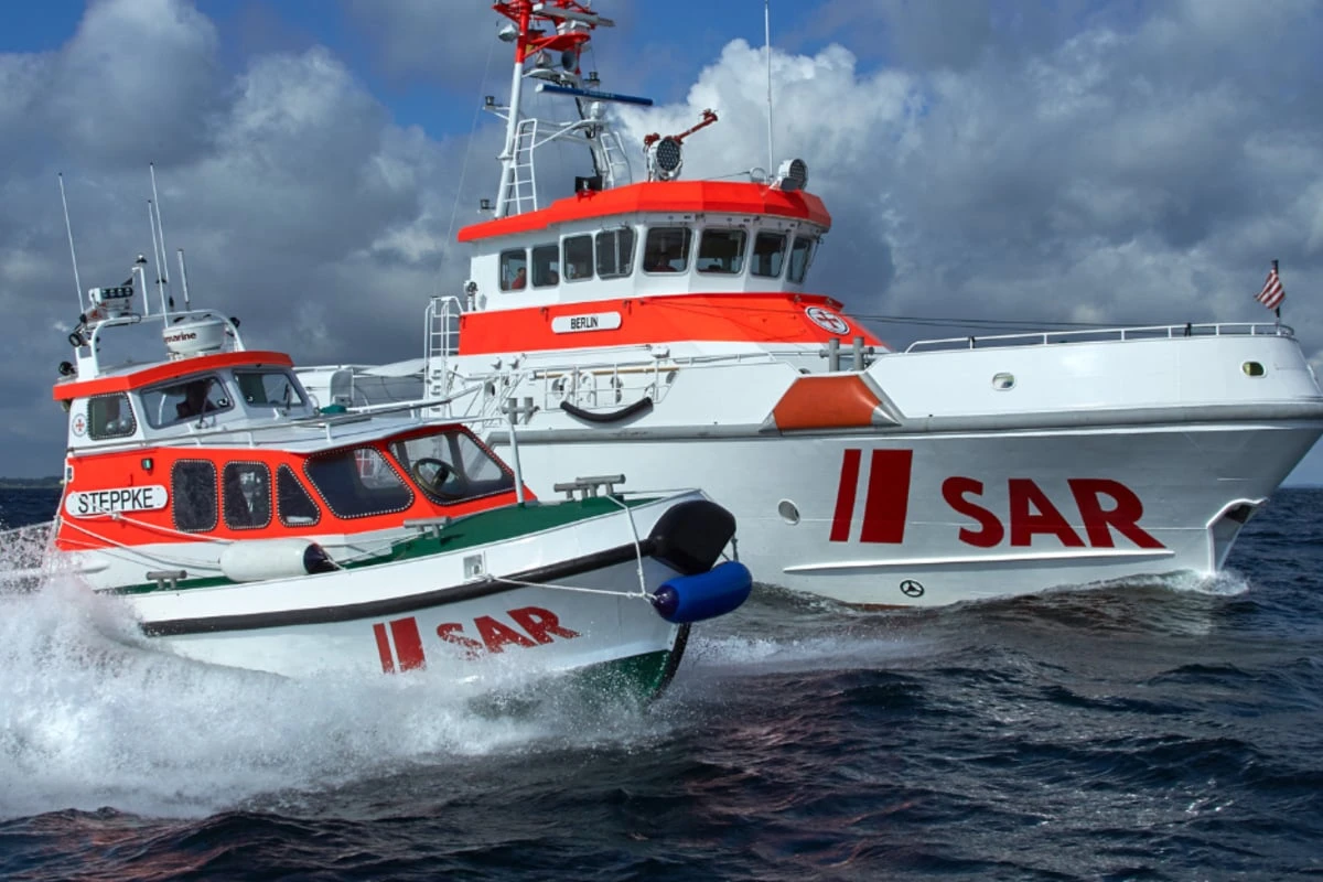 Drama auf der Ostsee: Männer kentern mit Segelboot