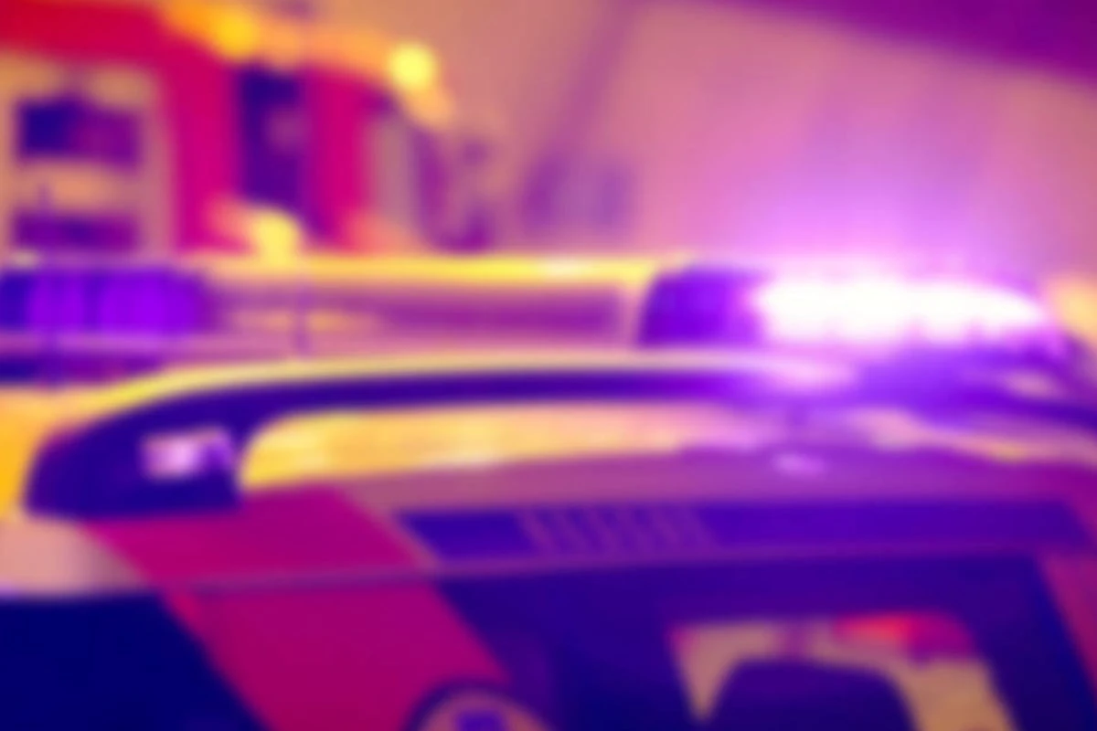 Nach Unfall: Fahrer und Mitfahrer lassen zwei Frauen schwerverletzt zurück und flüchten