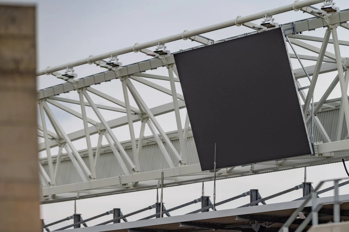 Was lange währt, wird gut: Anzeigetafel im Heinz-Steyer-Stadion besteht Technik-Test
