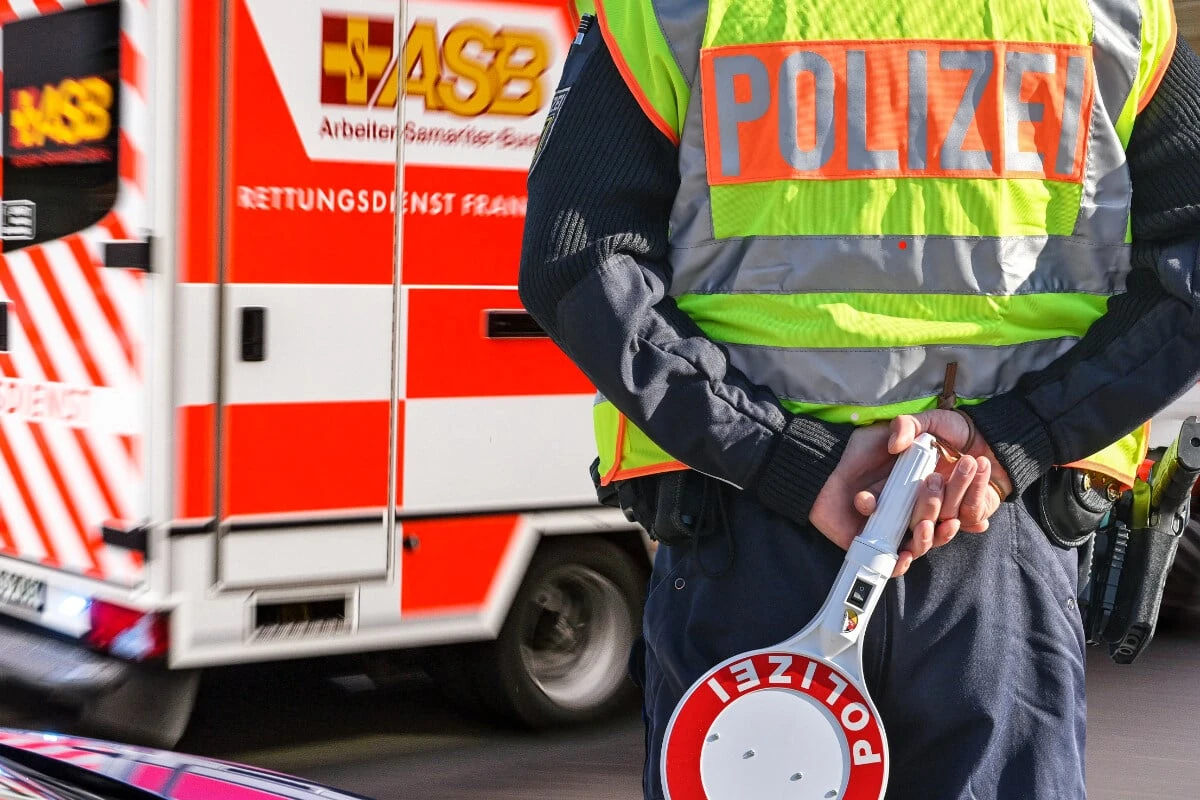 Unfall auf der A5 bei Frankfurt: 20-jährige Beifahrerin schwer verletzt