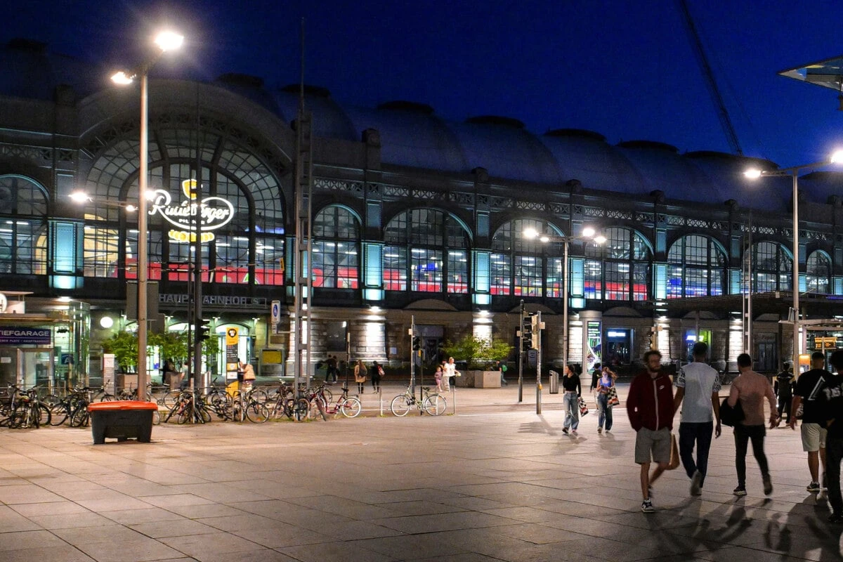 Pfefferspray-Attacke am Hauptbahnhof: Täter kommt wegen seiner Jacke zurück