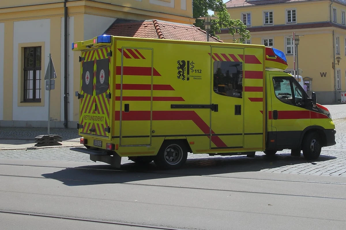 Suff-Teenager rastet aus! Sanitäter verletzt, Polizei muss eingreifen