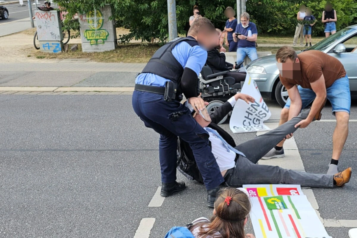 Klimakleber am Dienstag vor Chemnitzer Amtsgericht