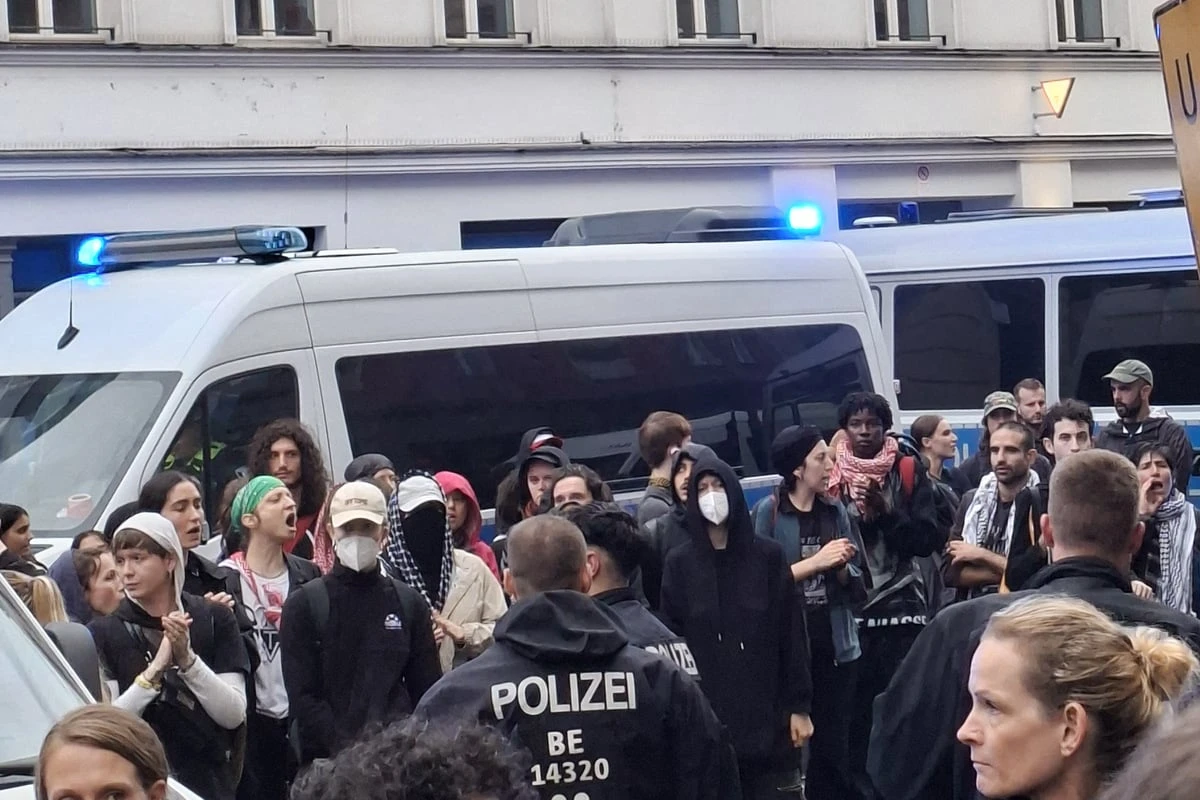 Großer Aufschrei wegen Prügel-Polizist bei Pro-Palästina-Demo: Ermittlungen in beide Richtungen