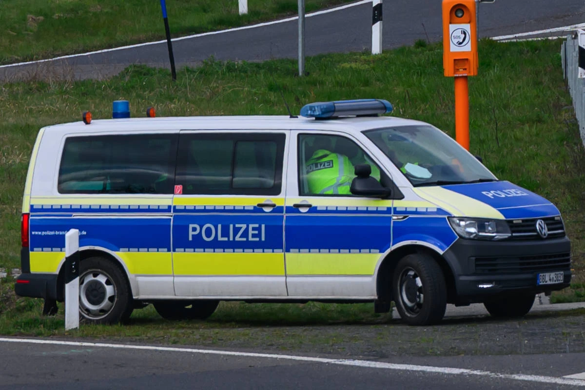 Ekelfund auf Bundesstraße? Polizei entdeckt abgetrennten Unterarm