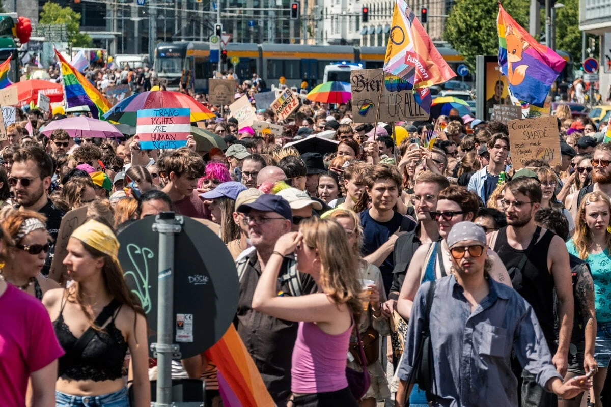Knapp 20.000 Menschen beim Christopher Street Day in der Messestadt