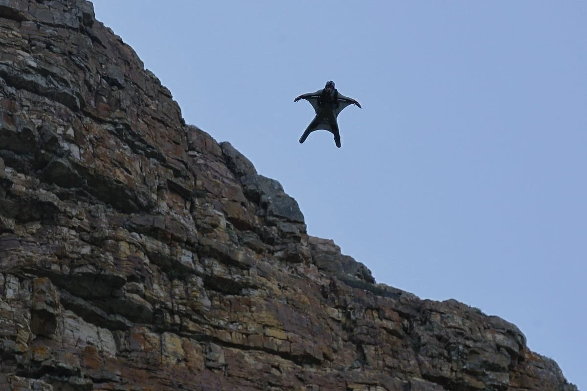 Deutscher Wingsuit-Sportler stürzt in der Schweiz ab und stirbt