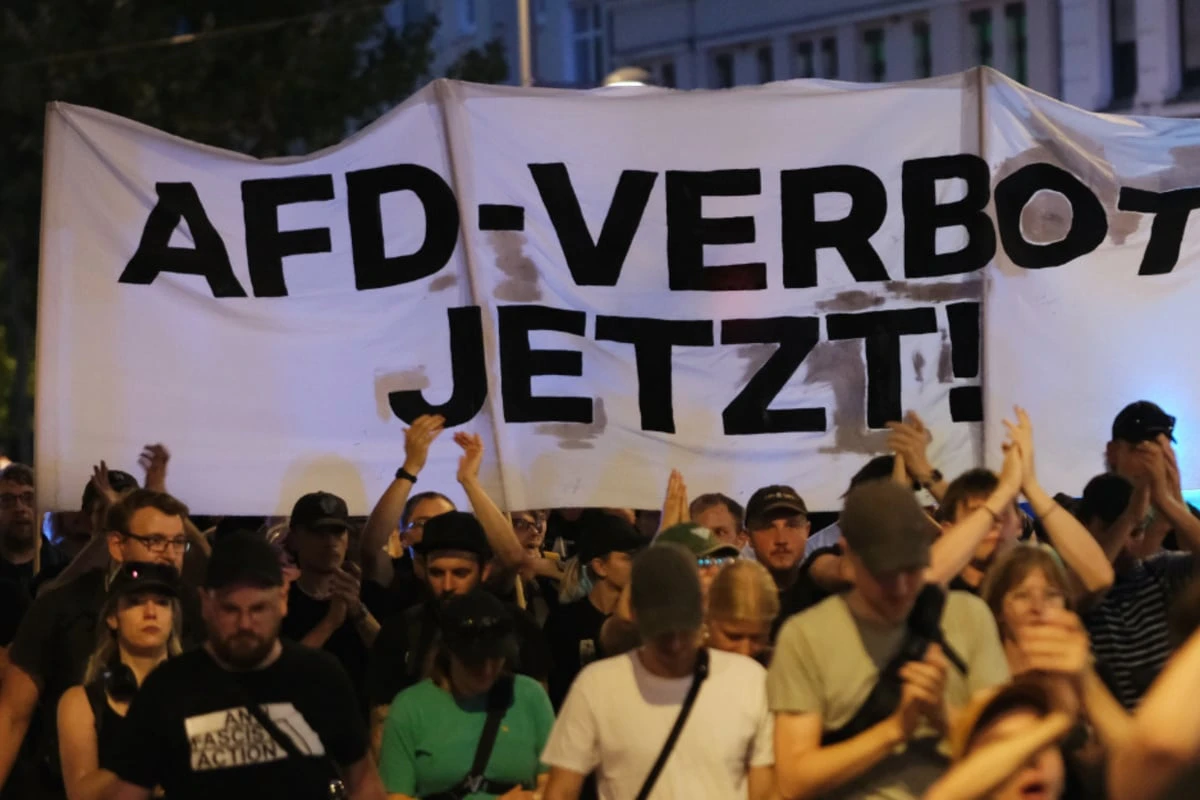 Nach Nazi-Urteil vom Verfassungsschutz: Fordern Tausende heute AfD-Verbot?